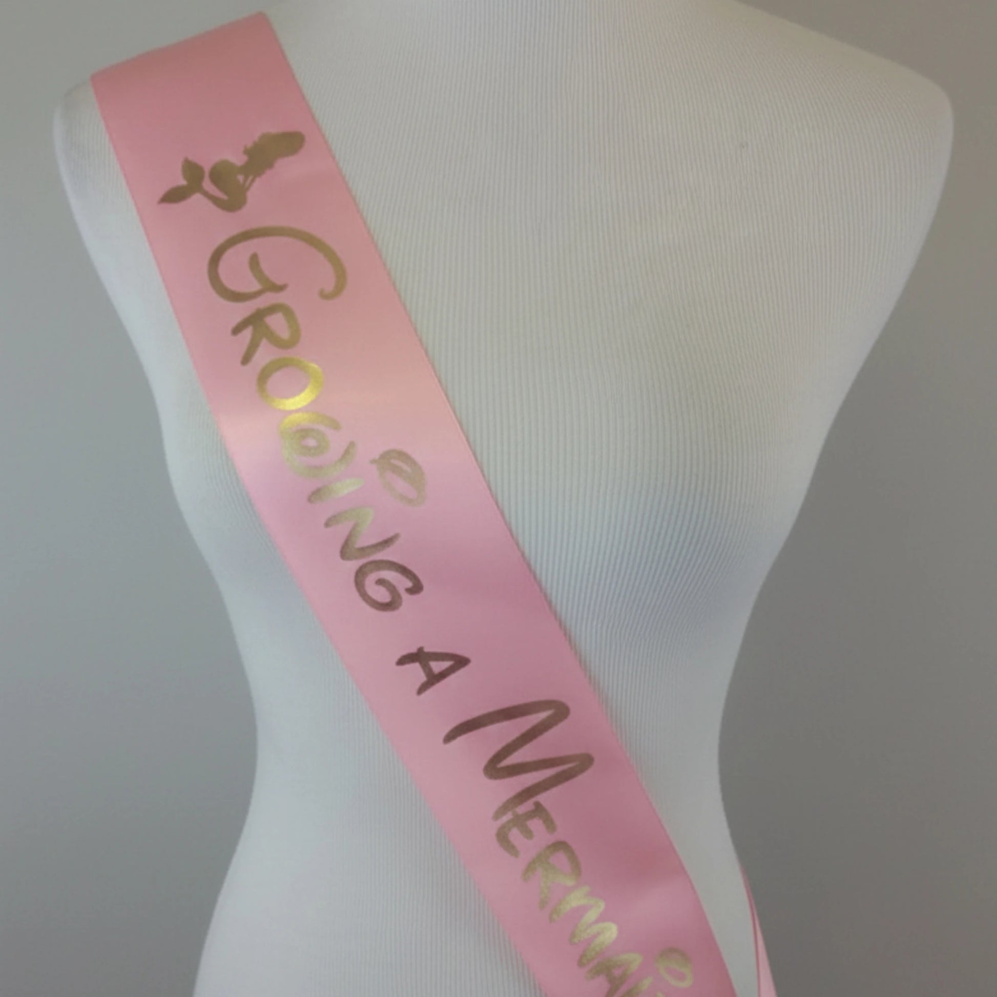 Plain Sashes, Corporate Sashes, Purple Sashes, Black Sashes, White Sashes, Blue Sashes, Pink Sashes, event Sash